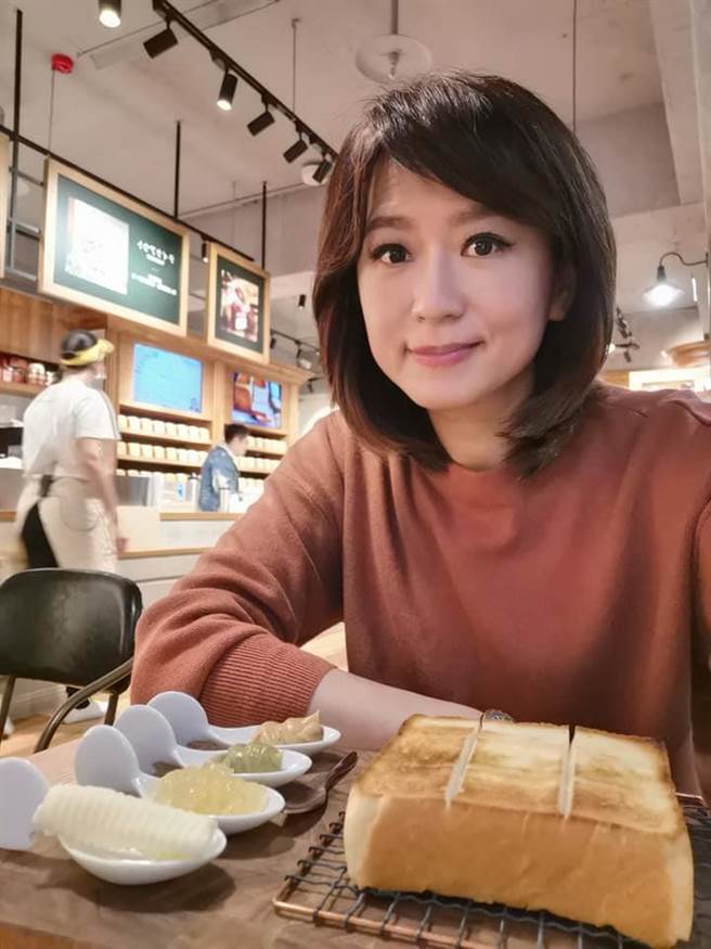 主播周玉琴赴美打疫苗表示飛這一趟不輕鬆。（摘自臉書）