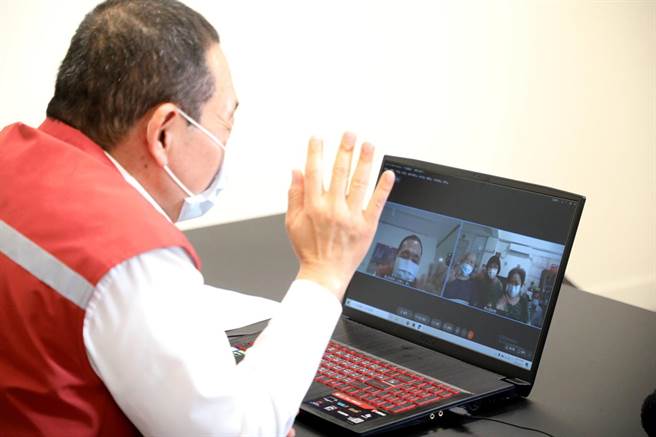 新北市长侯友宜今透过视讯问候。（新北市府提供）