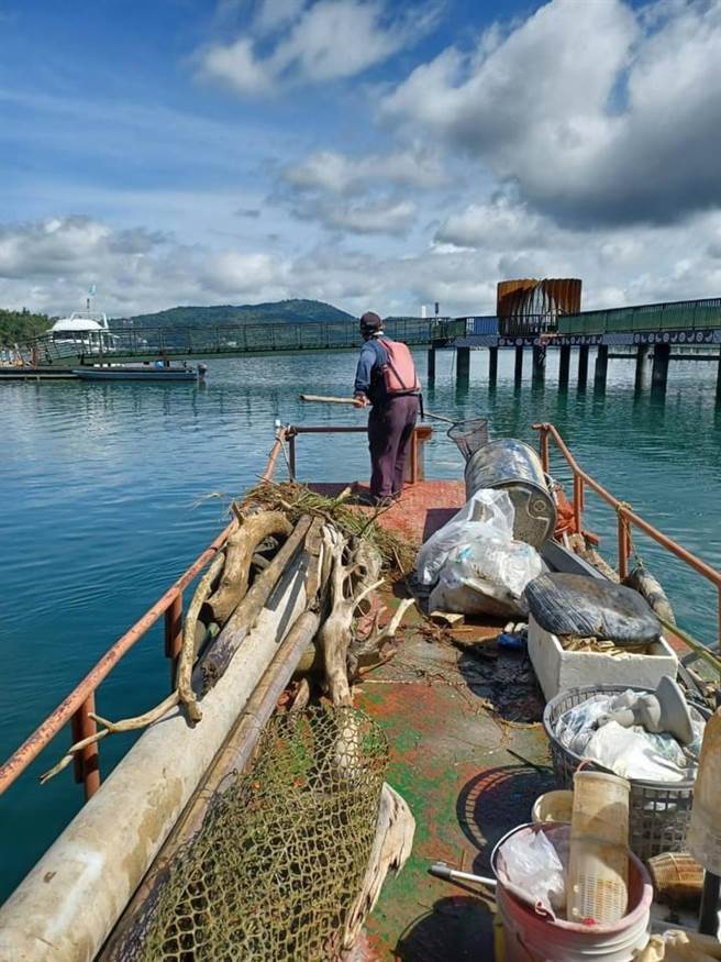 日管处呼吁解封后，民眾来日月潭游玩，不要再乱丢垃圾，对日月潭造成污染，也会影响日月潭生态，破坏湖光水色的景观（摘自再发现。动感日月潭粉丝专页／卢金足南投传真） 