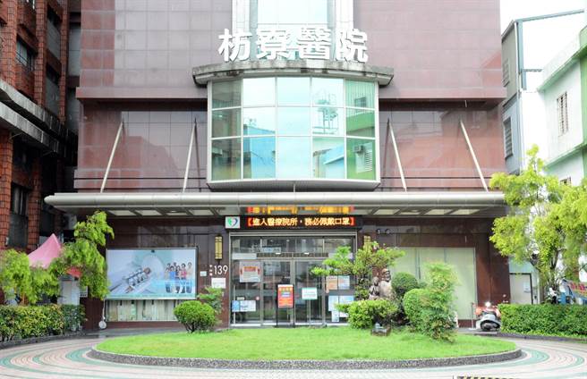 屏縣府針對到過枋寮醫院的民眾擴大篩檢，但至今仍有942人未篩，當中最關鍵的6月14日也還有17人沒篩，屏東縣長潘孟安呼籲民眾快去篩。(資料照/林和生攝)