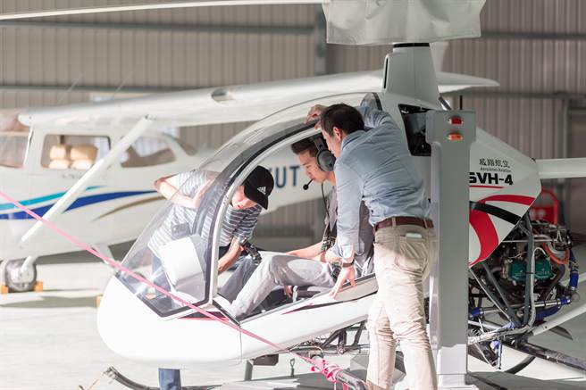 朝阳科大斥资5亿元筹设航空学院，并购置SVH-4直升机等设备，培育飞航专业人才。（朝阳科大提供／林欣仪台中传真）