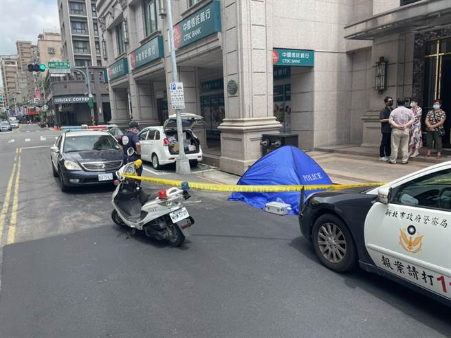 7旬老翁不明原因芦洲社区大楼坠楼亡　保全急报案（翻摄照片／戴上容新北传真）