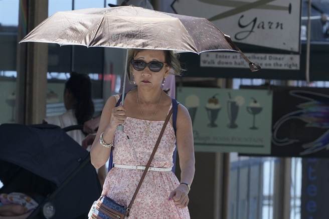 美國西北太平洋沿岸居民歷經3天破紀錄酷暑，今天終獲緩解，整個地區溫度大幅下滑，太平洋吹來較為涼爽的海風。(圖／美聯社)