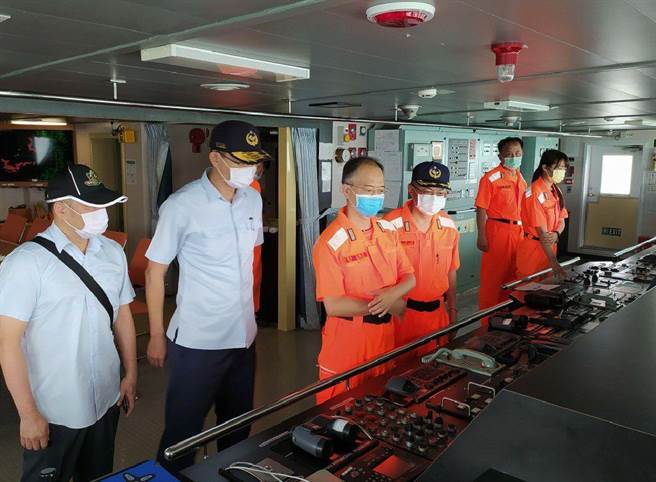 宜兰舰协勤防堵大陆抽沙船越界。（马祖海巡队提供）