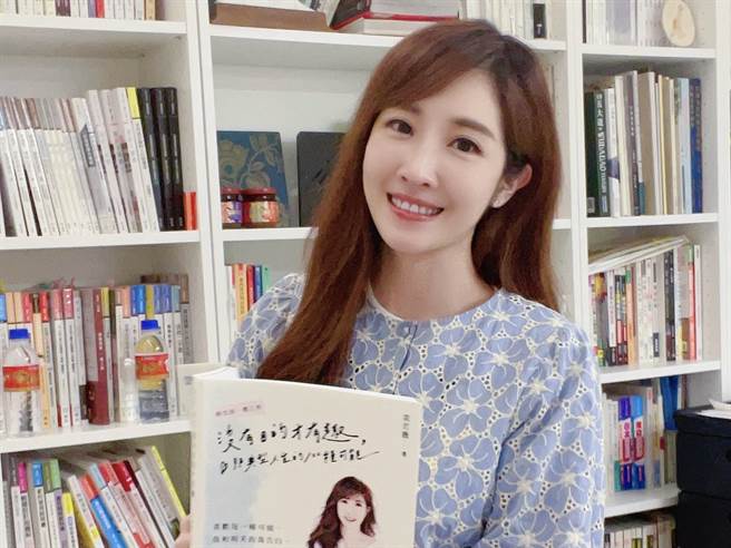 因为疫情打乱新鲜人求职布局，1111人力银行发言人黄若薇在着作「没有目的才有趣」，分享许多不为人知的面试小心机，让初入职场的新鲜人能顺风而行。（图/1111人力银行提供）