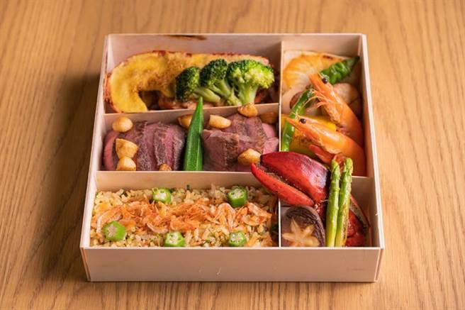 台北美福店「Go购美福好味町」七月周末登场 ，现场可买到「晴山」日料餐厅推出的「铁板和牛综合海鲜」。（图／台北美福大饭店）