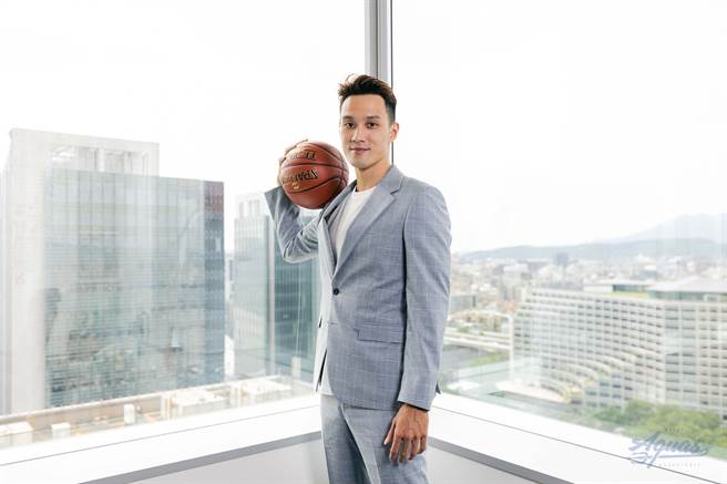 出生于高雄的余纯安，北上打拼多年后终于返回故乡，披上T1高雄海神队战袍，希望能帮助家乡拿下一座冠军奖杯。(高雄海神提供)