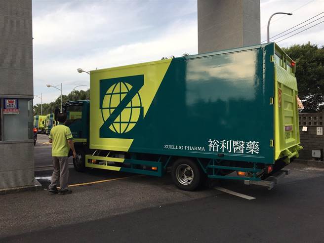 41万剂莫德纳抵台，送往裕利医药物流存放。（姜霏摄）