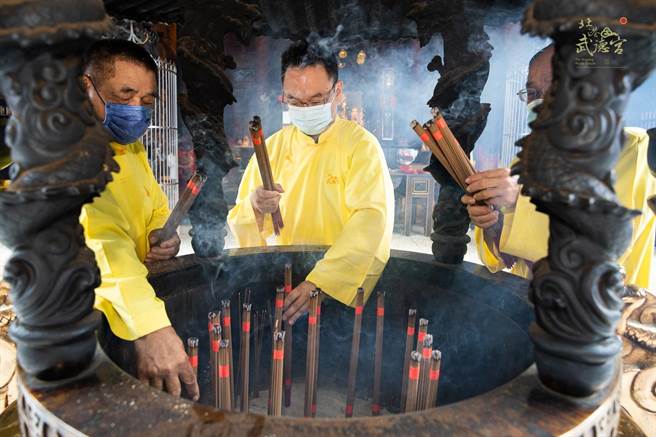疫情封廟無法上香，雲林縣北港鎮武德宮財神廟推線上奉香服務。（北港武德宮提供／張朝欣雲林傳真）