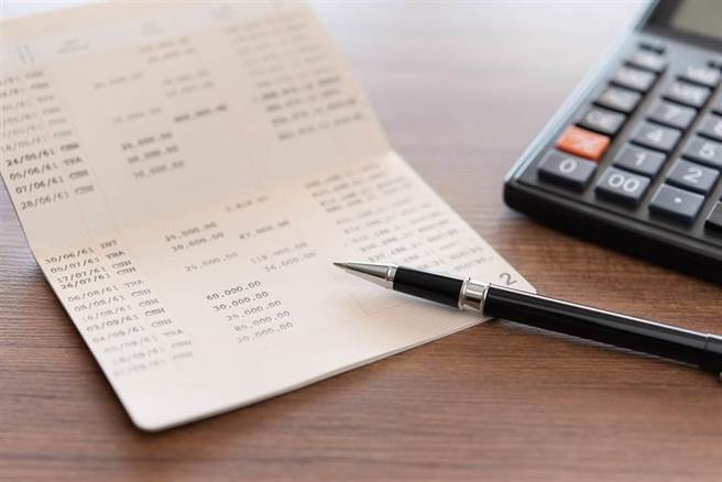 58％打工族登记万元纾困 逾19万人拿到钱。（示意图／达志影像）
