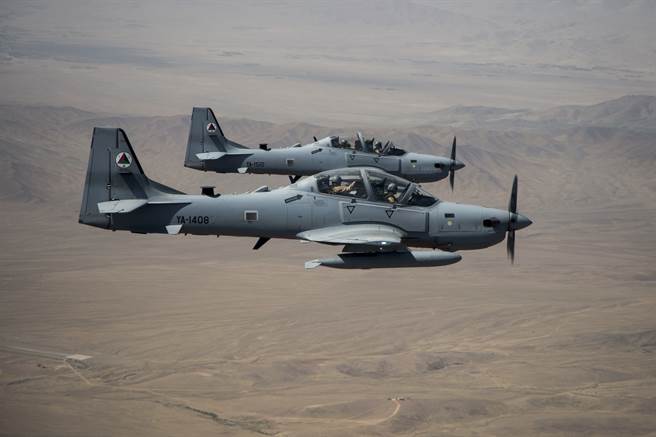 阿富汗空军官兵正学习如何依靠视讯软体，自美国承包商获得与飞机维护相关的技术支援。图为阿富汗空军A-29攻击机。（图／DVIDS）