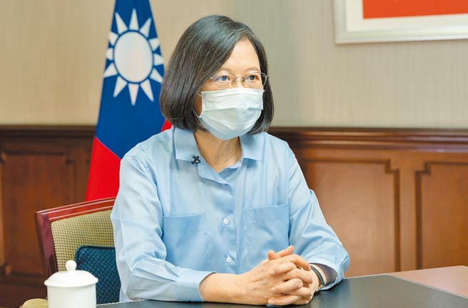 蔡英文总统29日在府内针对防疫工作及台美TIFA会谈发表谈话。（总统府提供）