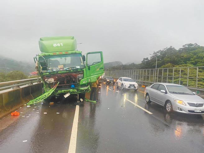 台64觀音隧道是易肇事路段，市府將加強科技執法。（新北市交通局提供／葉德正新北傳真）