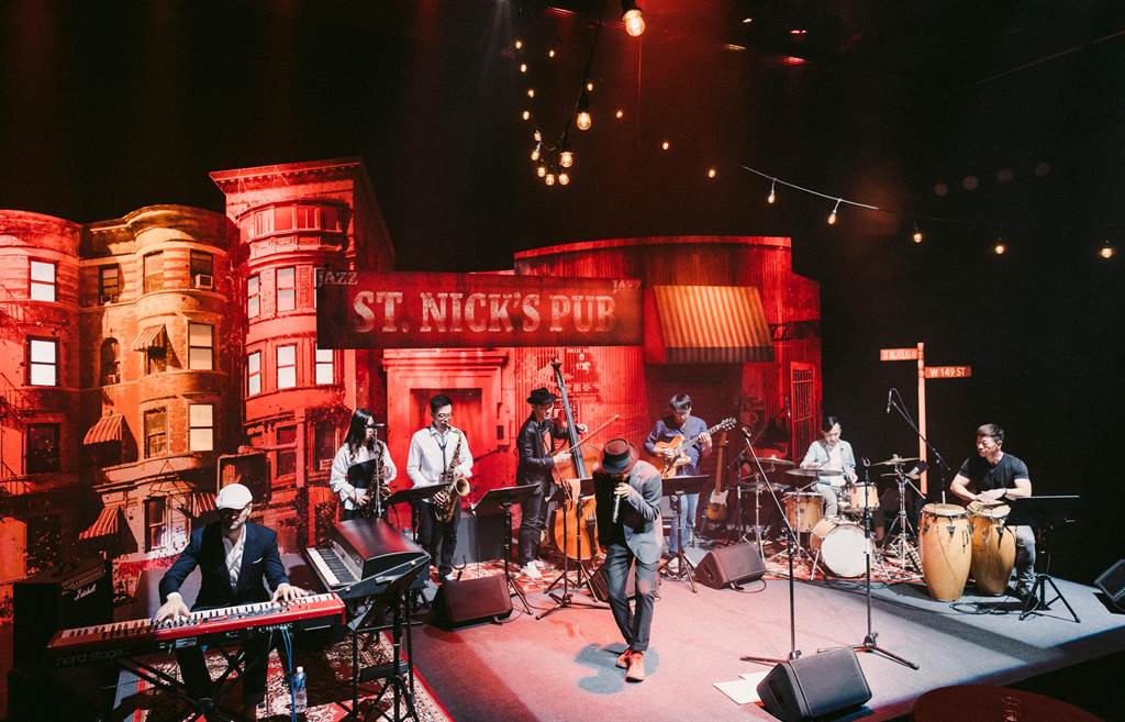 台灣音樂家徐崇育與Harlem Inc.爵士樂團的《重返哈林》，為觀眾打造1960年代紐約哈林區的爵士樂氛圍，首登愛丁堡爵士與藍調音樂節。（Joe Russo攝，徐崇育提供）