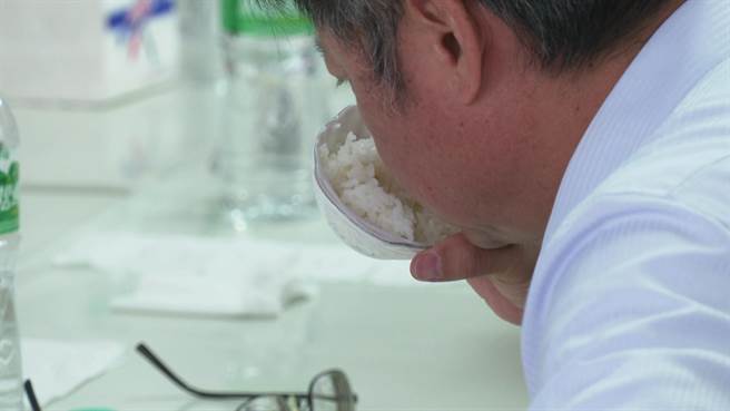 連續舉辦17年的全國稻米品質競賽首次宣布停辦，常獲全國米王常勝軍和百萬獎金的池上鄉公所和農民們紛紛表示可惜，日前活動照片。（蔡旻妤攝）