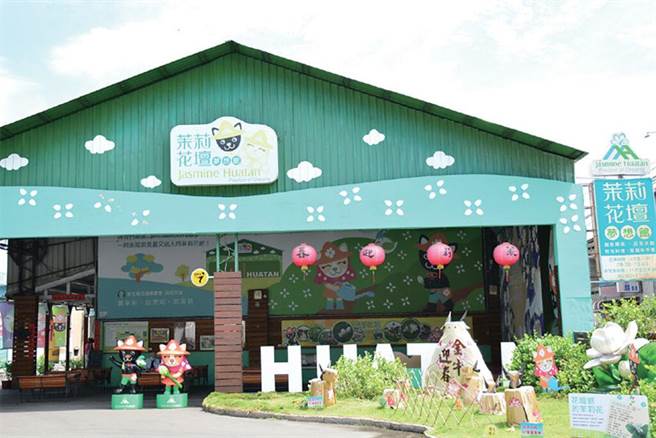 ▲农会成功打造「茉莉花坛」品牌后，成为花坛乡地方特色景点、网美必访景点。　记者-王政／摄
