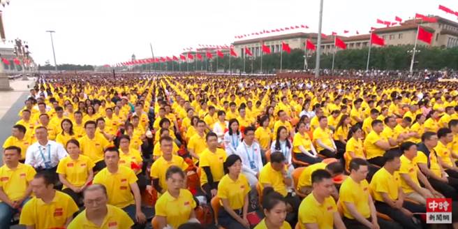 中国共产党成立一百周年大会今天上午在北京天安门广场举行。（直播截图）