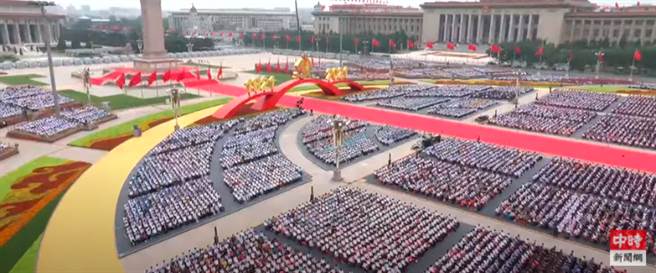 中共成立100周年大会7月1日上午8时登场，中共总书记习近平发表重要谈话。（直播截图）