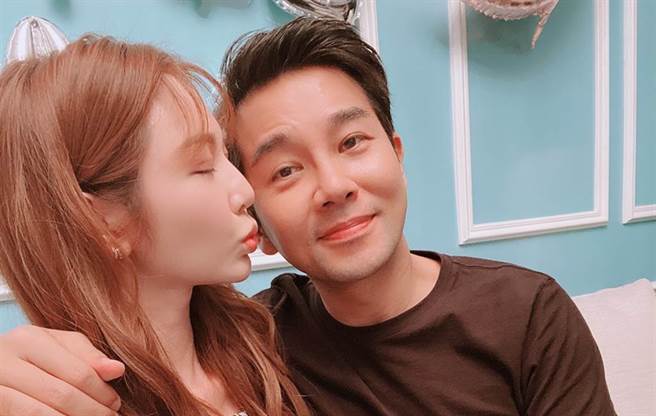 谢承均和曾莞婷感情十分要好。（图／FB@谢承均）