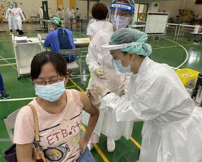 台中市残剂预约网站共1万9935人预约成功，最后施打人数只21人，机率约为千分之一。（台中市政府提供）