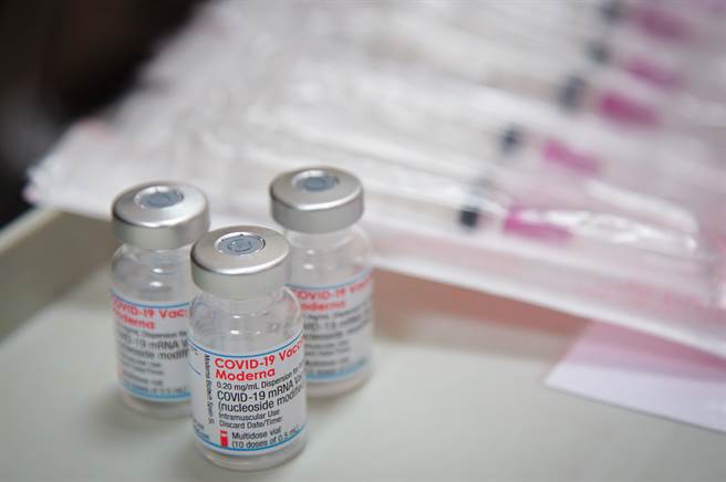今起配发89万剂莫德纳疫苗 供65岁至74岁长者20%施打
，图为莫德纳（Moderna）疫苗。(中央社)