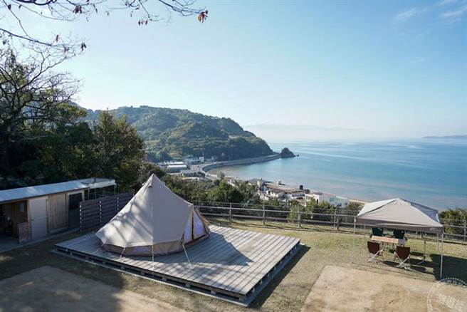 「仁尾 Sunset Peak」帐篷位于高地视野佳，能眺望淡蓝天空与海洋神清气爽。（图片提供_仁尾 Sunset Peak）