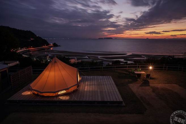 入住仁尾 Sunset Peak 可在父母滨海岸一睹四国最美日落。（图片提供_仁尾 Sunset Peak）