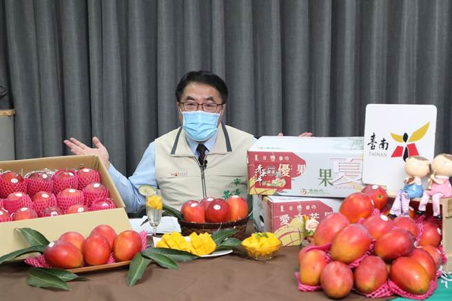 台南市長黃偉哲今日再度化身電視購物達人30分鐘內賣出2.2公噸。（台南市政府提供／曹婷婷台南傳真）