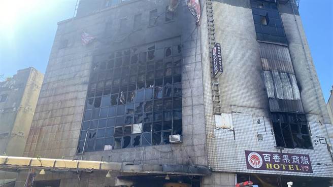 鄭榮貴表示，火警當下有防疫旅館的民眾說聽到警報通知「是在測試，請大家回房間」，認為業者為了防疫，不立即疏散住客，間接導致多人受困。（記者謝瓊雲攝）