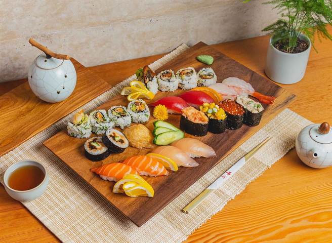 幕府寿司感谢市府推动好家载及运将细心送餐团结防疫拚经济。（高市经发局提供）