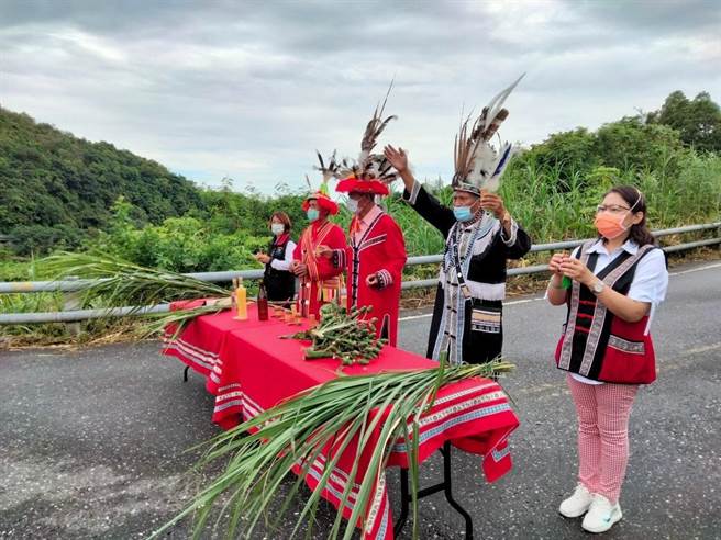 花蓮縣豐濱鄉阿美族及葛瑪蘭族部落頭日前舉辦聯合驅疫祭儀，循傳統儀式，以族語祈求祖靈保護族人、守護台灣。（豐濱鄉公所提供／羅亦晽花蓮傳真）