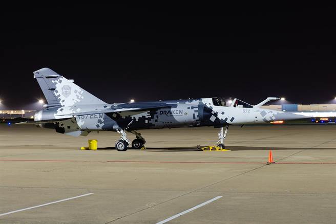 德拉肯公司购买的幻象F1战机，这是F-16到来之前，该公司性能最好的战机。(图/Draken Aero)