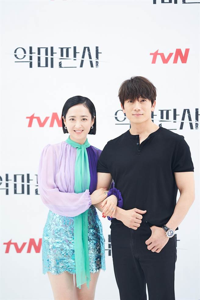 金玟廷（左）与池晟出席新戏《恶魔法官》记者会。（friDay影音提供）