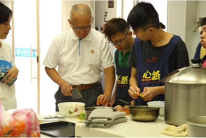 出席公益活动资料照