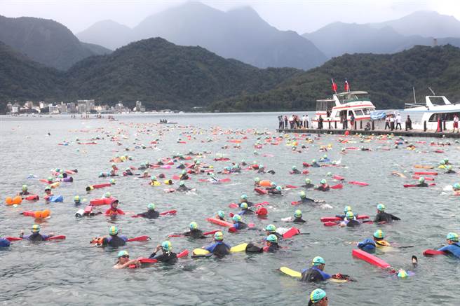 受新冠肺炎疫情影響，今年日月潭萬人泳渡可能停辦。（廖志晃攝）
