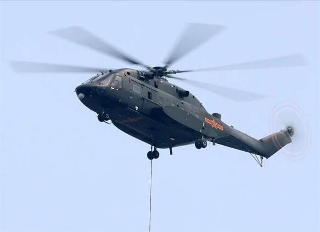 共军直-8L是直-8系列最新改型，机舱较宽广，可以装载两栖作战用突击车或轻型火炮。（图／推特@AhmAdTipu7)
