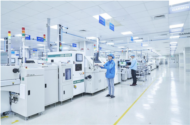 因应Garmin横跨5大领域产品种类多元化的生产需求，Garmin独家整合自动化以及智慧化的SMT产线 。（图/Garmin提供）