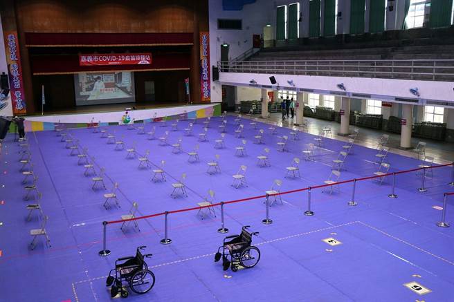 嘉義市北興國中活動中心設置疫苗接種站。（嘉義市政府提供）
