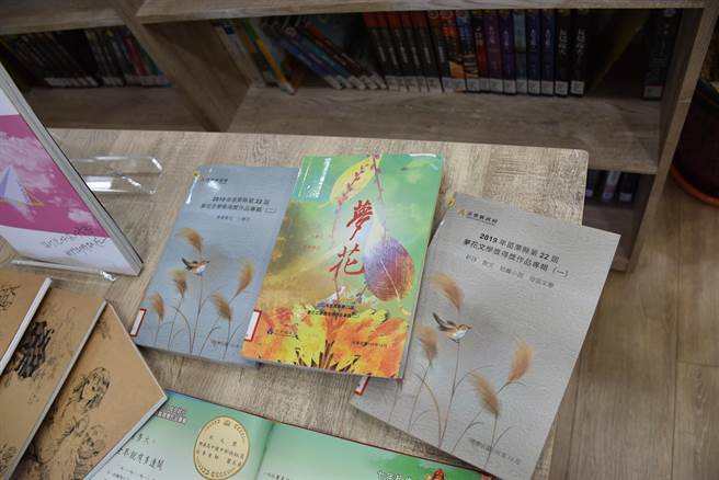 苗栗县政府所举办的梦花文学奖，今年已迈入第24届了。（谢明俊摄）