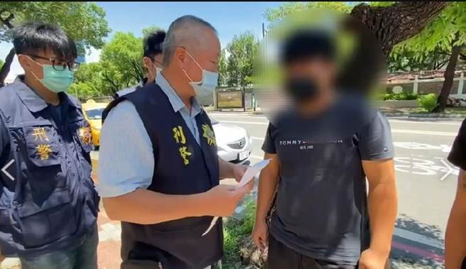 警方逮捕因毒品交易纠纷当街杀人的吴姓主嫌。（翻摄照片／石秀华高雄传真）