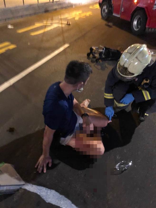 51岁黄姓男子今（1日）晚间7时许，酒后驾驶白色汽车行经新北市景安路、景平路口，黄男直接闯红灯撞击走在斑马线上的行人，造成4女1男共5人受伤。（翻摄照片／叶书宏新北传真）