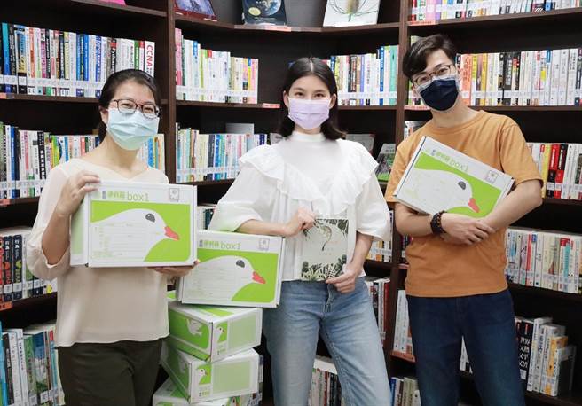 云林县政府推出「防疫书箱」方便宅在家阅读，250箱秒杀将推第2波。（云林县政府提供／张朝欣云林传真）