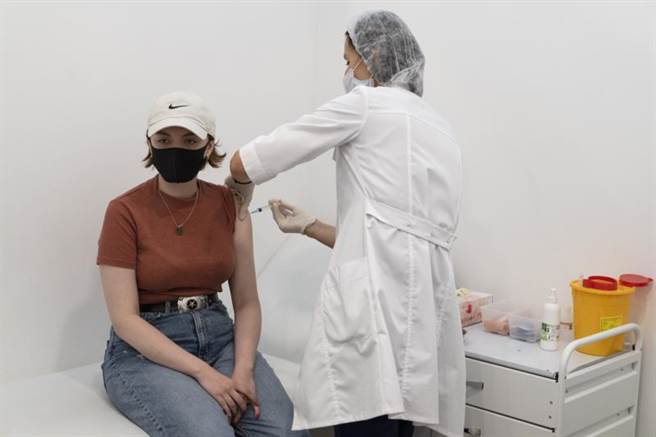 俄国单日病殁人数连续3天创新高，蒲亭已呼吁人民加紧接种疫苗。（图／美联社）