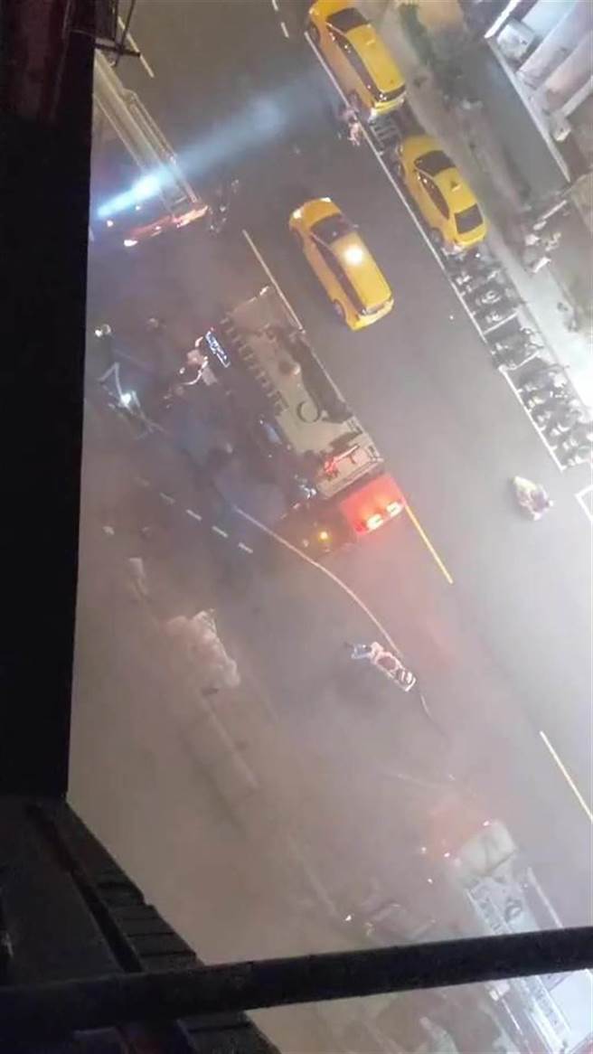 傳道(傳教士)最後錄下彰化防疫旅館火災現場，消防車陸續來搶救的畫面。（讀者提供）