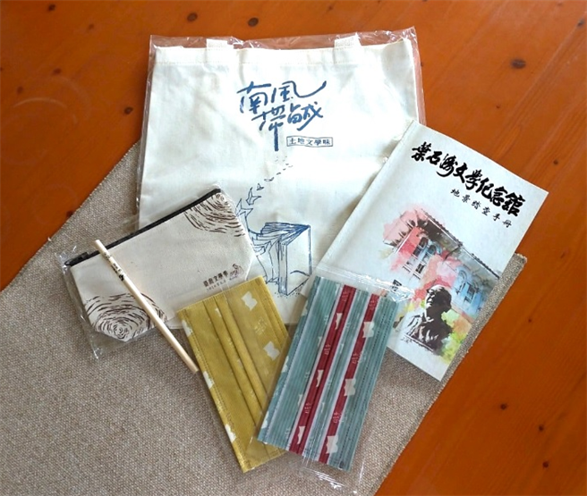 收听Podcast就有机会获得两馆独家出品的限量文创商品。（台南市文化局提供／曹婷婷台南传真）