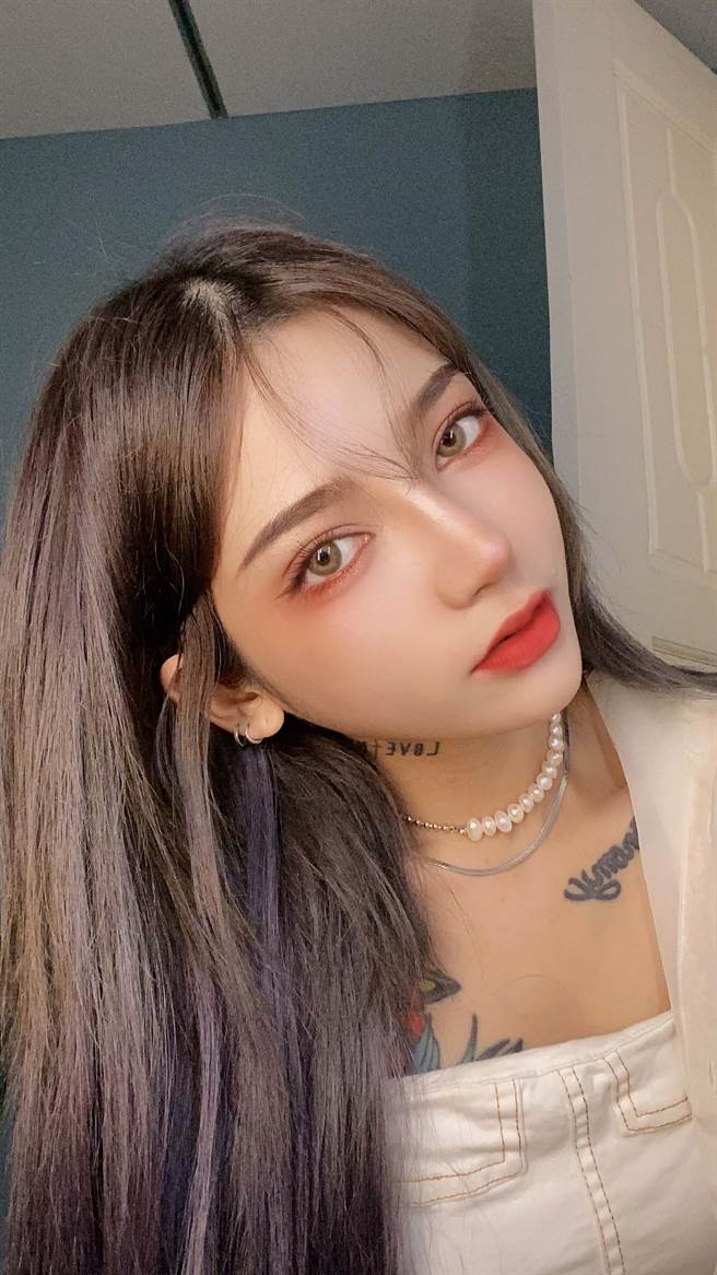 整形让YAZ更有自信。（图／取自IG）
