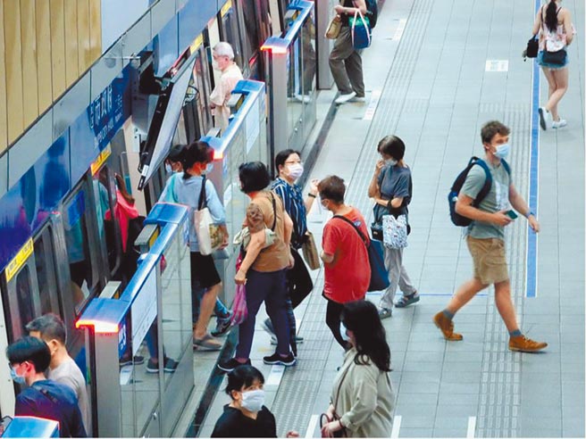 712解封否需要先等北农、屏东群聚等稳定下来，陈时中表示，未来各行业都会订指引，因应疫情发生。（本报资料照片）