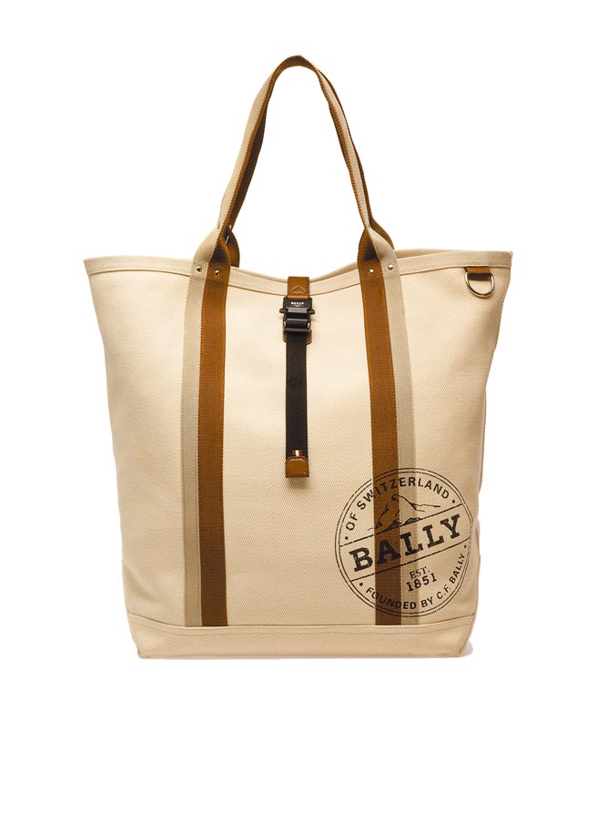 BALLY COASTER系列，帆布托特包，2萬3800元。（BALLY提供）