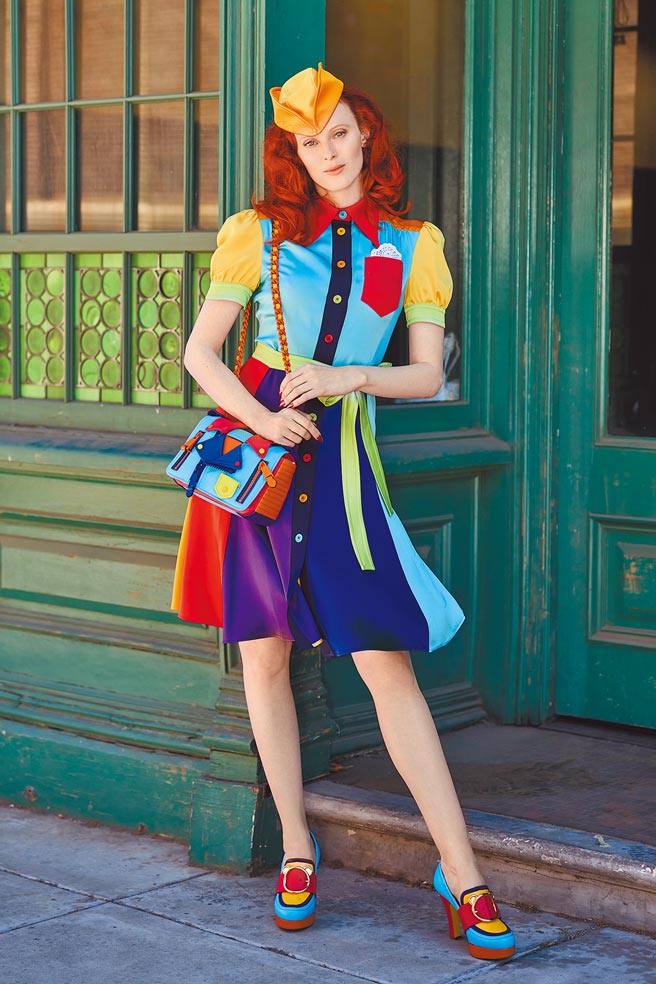 红髮超模凯伦艾臣。（Moschino提供）