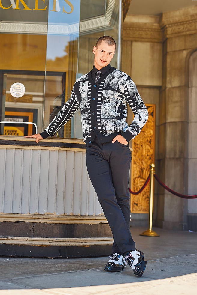 充满漫画风格的印花服装有强烈復古感。（Moschino提供）